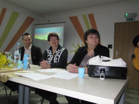 Okrogla miza Otrok v rejništvu = otrok med dvema družinama 3